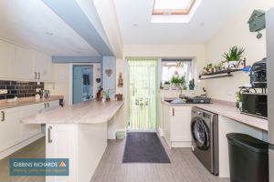 Kitchen- click for photo gallery